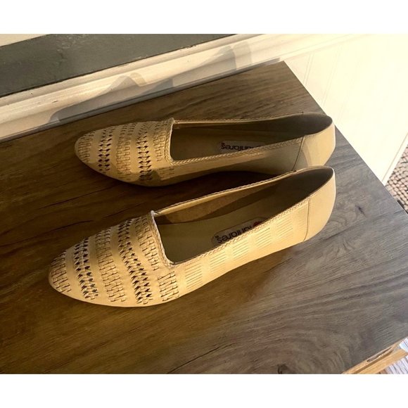Vintage Fanfares Women's Shoes Flats Light Beige Size 9 1/2 AA - Picture 2 of 8